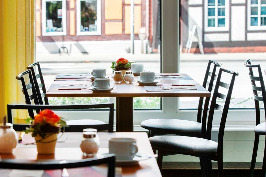 Intercityhotel Целле Ресторан фото